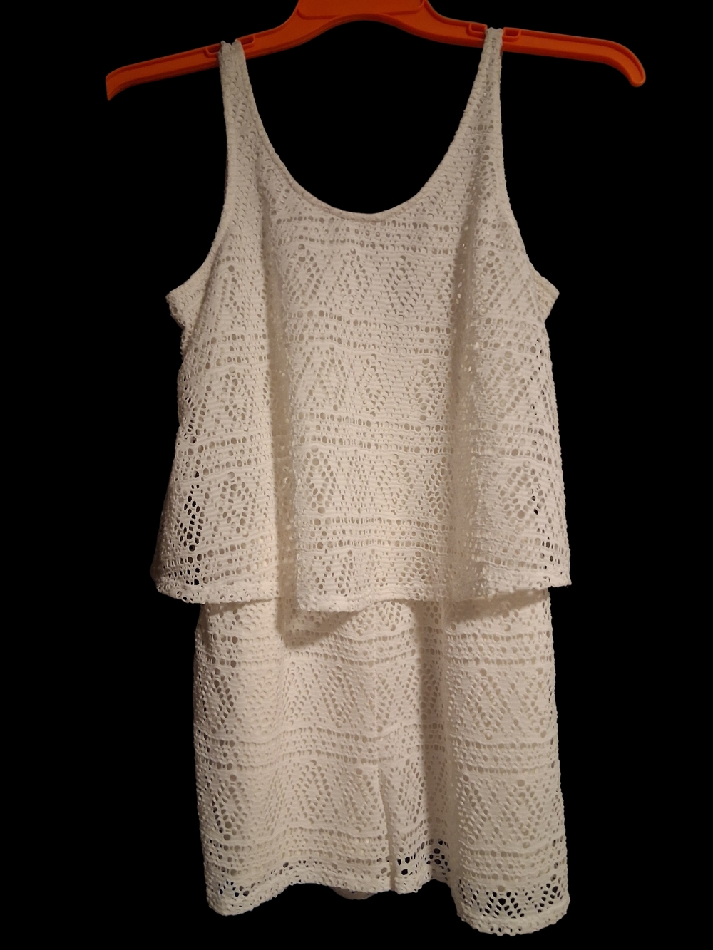 EXPRESS CAMI ROMPER,LACE RUFFLE,LINED WITH POCKETS SIZE Xs COLOR IVORY.